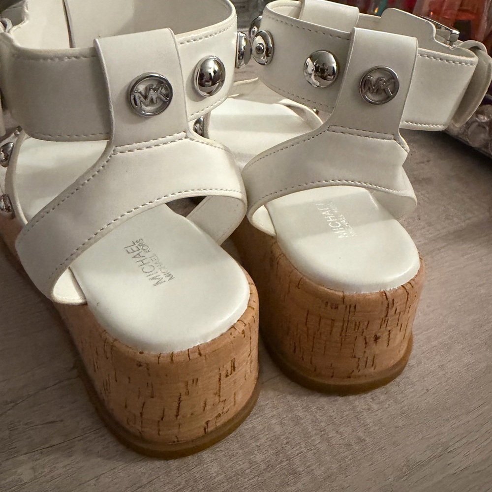 Michael Kors Bundle White Studded Bag and MK Studded gladiator sandals 7.5 - Picture 8 of 10